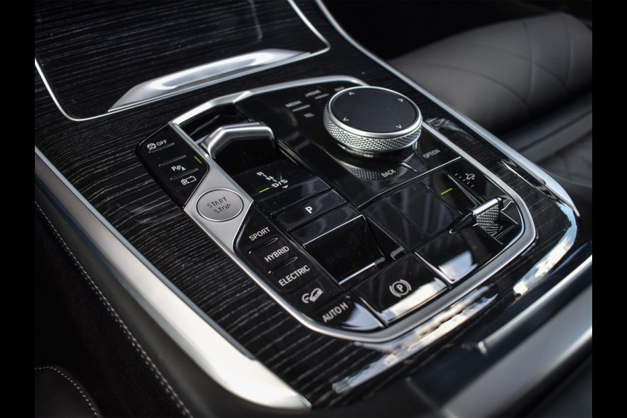 BMW X5 xDrive50e | M-SPORT | PANORAMADAK | LUCHTVERING | DRIVING ASSISTANT | ACTIVE CRUISE | COMFORT ACCESS | ICONIC GLOW | COMFORT SEA