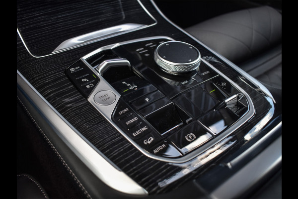BMW X5 xDrive50e | M-SPORT | PANORAMADAK | LUCHTVERING | DRIVING ASSISTANT | ACTIVE CRUISE | COMFORT ACCESS | ICONIC GLOW | COMFORT SEA