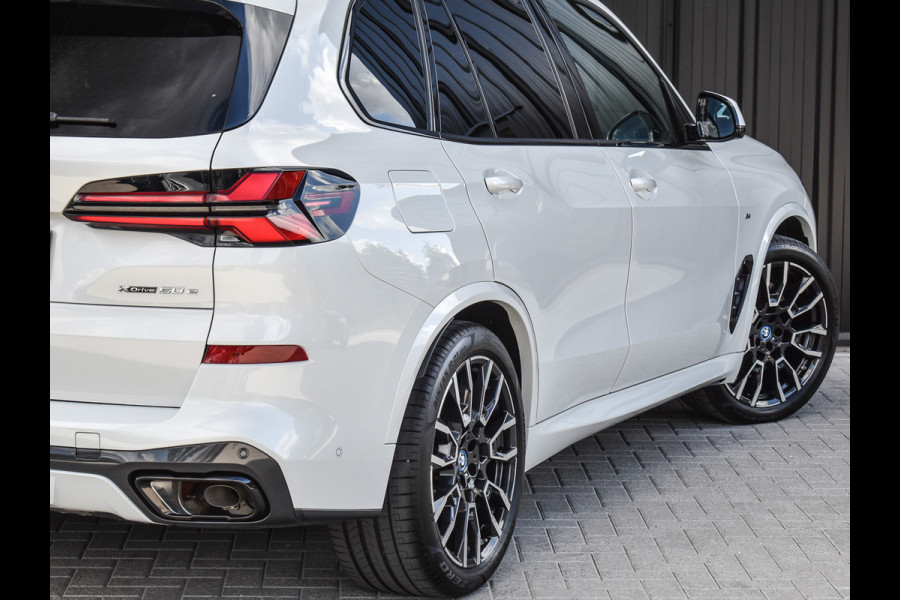 BMW X5 xDrive50e | M-SPORT | PANORAMADAK | LUCHTVERING | DRIVING ASSISTANT | ACTIVE CRUISE | COMFORT ACCESS | ICONIC GLOW | COMFORT SEA