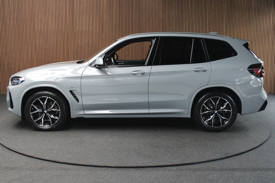 BMW X3 xDrive20i High Exe M-Pakket Leer Camera HUD ACC Navi Laser LED Elektr. achterklep Climate (3-zone) Elektr. trekhaak PDC LM velgen