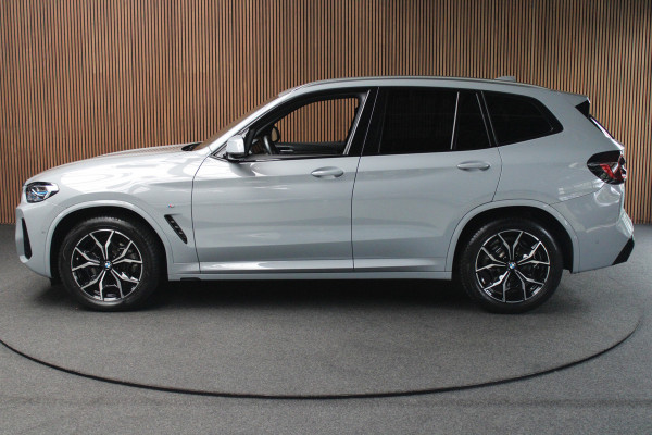 BMW X3 xDrive20i High Exe M-Pakket Leer Camera HUD ACC Navi Laser LED Elektr. achterklep Climate (3-zone) Elektr. trekhaak PDC LM velgen