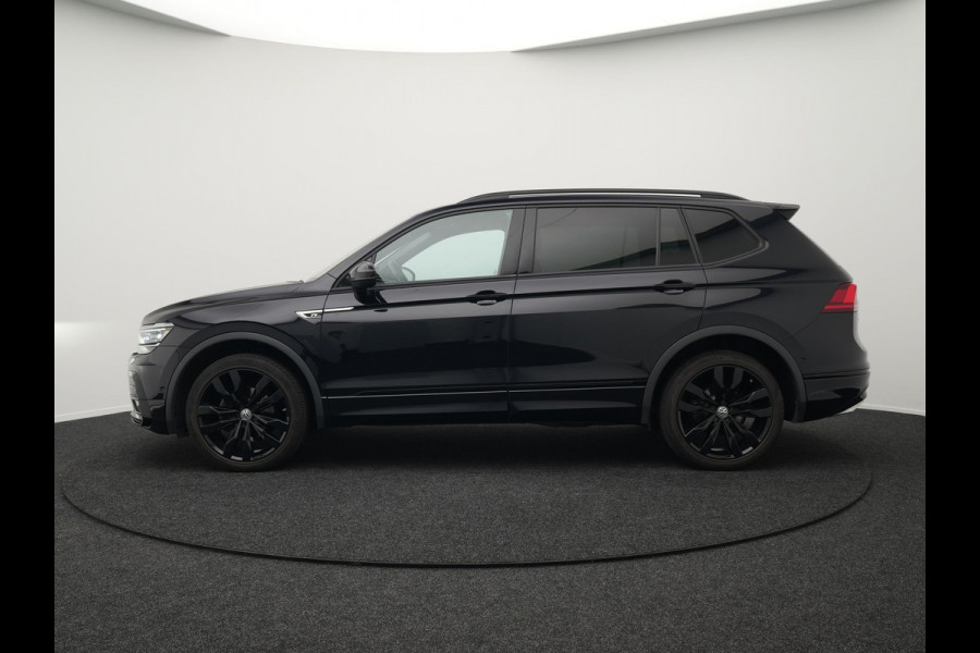 Volkswagen Tiguan Allspace 1.5 TSI R-Line DSG 150 pk | Trekhaak af Fabriek | Adaptive Cruise | Carplay | Camera | Spraakbediening |
