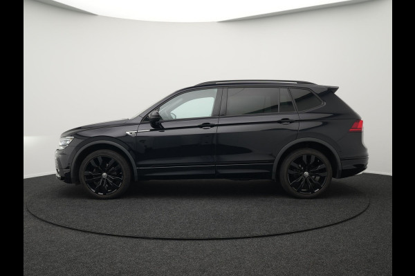 Volkswagen Tiguan Allspace 1.5 TSI R-Line DSG 150 pk | Trekhaak af Fabriek | Adaptive Cruise | Carplay | Camera | Spraakbediening |