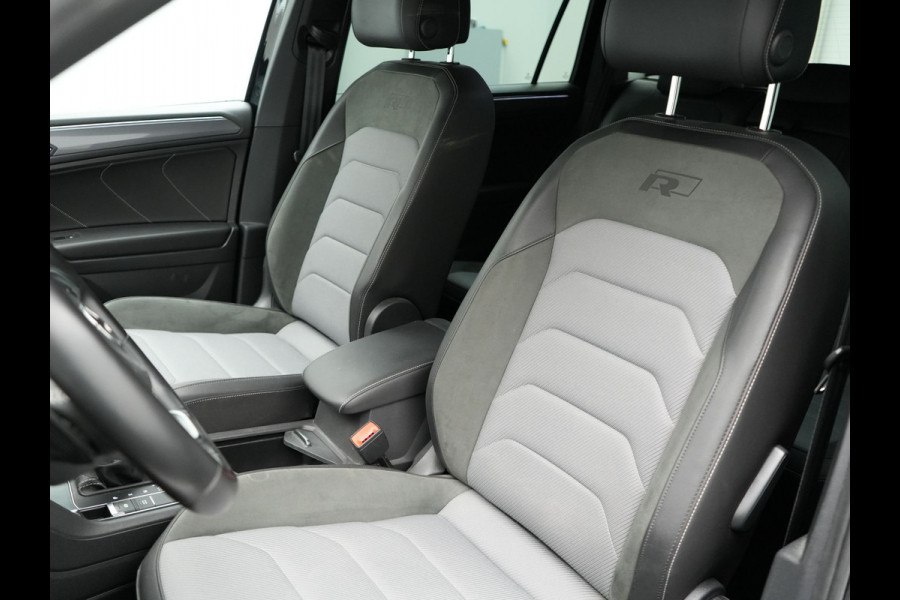 Volkswagen Tiguan Allspace 1.5 TSI R-Line DSG 150 pk | Trekhaak af Fabriek | Adaptive Cruise | Carplay | Camera | Spraakbediening |