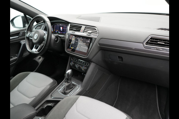 Volkswagen Tiguan Allspace 1.5 TSI R-Line DSG 150 pk | Trekhaak af Fabriek | Adaptive Cruise | Carplay | Camera | Spraakbediening |