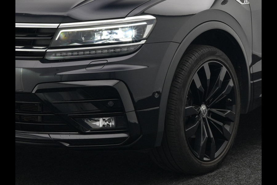 Volkswagen Tiguan Allspace 1.5 TSI R-Line DSG 150 pk | Trekhaak af Fabriek | Adaptive Cruise | Carplay | Camera | Spraakbediening |