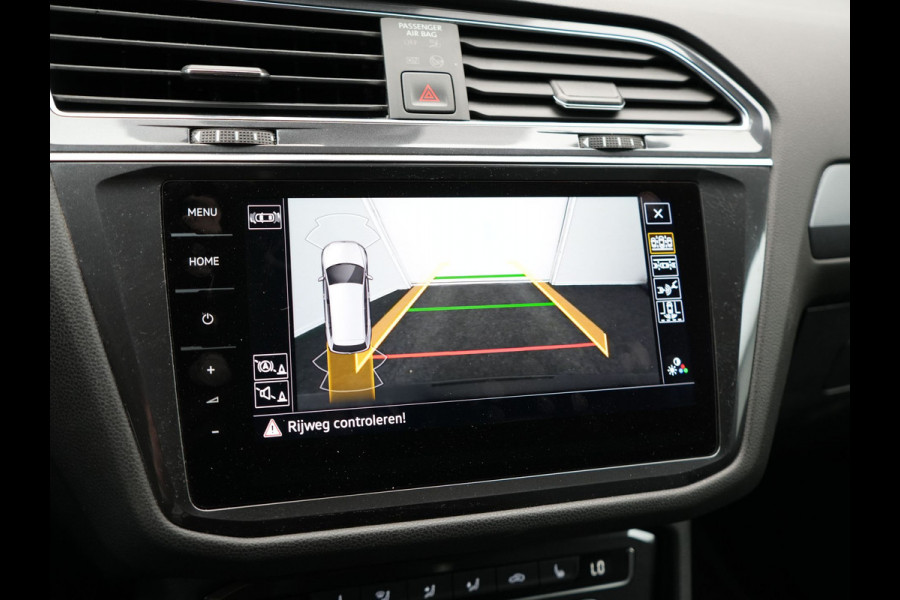 Volkswagen Tiguan Allspace 1.5 TSI R-Line DSG 150 pk | Trekhaak af Fabriek | Adaptive Cruise | Carplay | Camera | Spraakbediening |