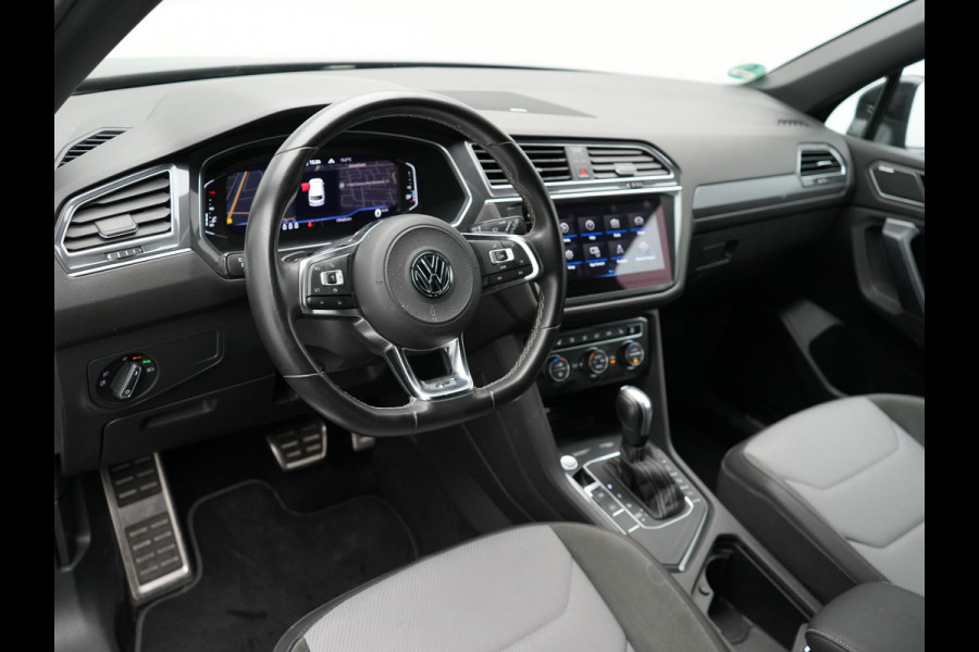 Volkswagen Tiguan Allspace 1.5 TSI R-Line DSG 150 pk | Trekhaak af Fabriek | Adaptive Cruise | Carplay | Camera | Spraakbediening |