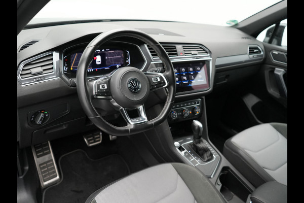 Volkswagen Tiguan Allspace 1.5 TSI R-Line DSG 150 pk | Trekhaak af Fabriek | Adaptive Cruise | Carplay | Camera | Spraakbediening |