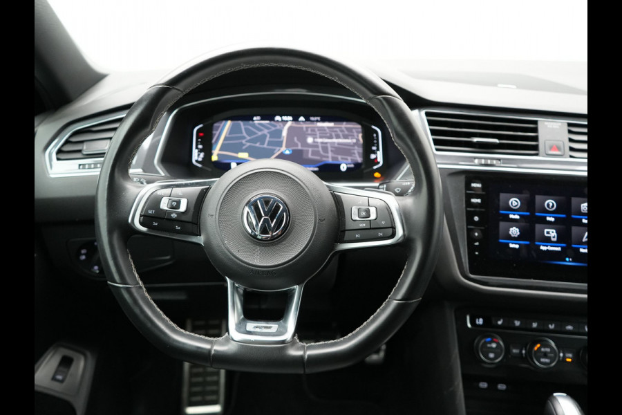 Volkswagen Tiguan Allspace 1.5 TSI R-Line DSG 150 pk | Trekhaak af Fabriek | Adaptive Cruise | Carplay | Camera | Spraakbediening |