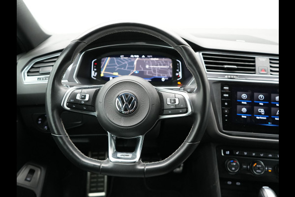 Volkswagen Tiguan Allspace 1.5 TSI R-Line DSG 150 pk | Trekhaak af Fabriek | Adaptive Cruise | Carplay | Camera | Spraakbediening |