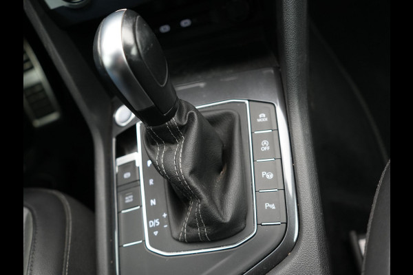 Volkswagen Tiguan Allspace 1.5 TSI R-Line DSG 150 pk | Trekhaak af Fabriek | Adaptive Cruise | Carplay | Camera | Spraakbediening |