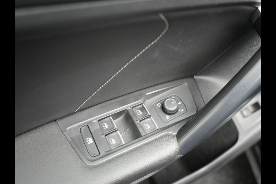 Volkswagen Tiguan Allspace 1.5 TSI R-Line DSG 150 pk | Trekhaak af Fabriek | Adaptive Cruise | Carplay | Camera | Spraakbediening |