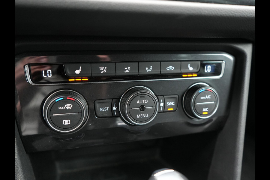 Volkswagen Tiguan Allspace 1.5 TSI R-Line DSG 150 pk | Trekhaak af Fabriek | Adaptive Cruise | Carplay | Camera | Spraakbediening |