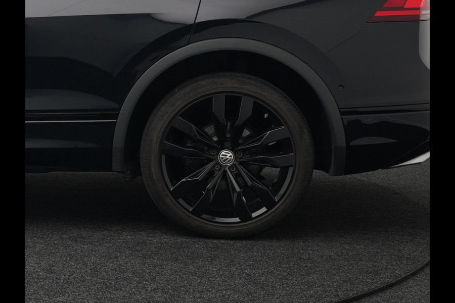 Volkswagen Tiguan Allspace 1.5 TSI R-Line DSG 150 pk | Trekhaak af Fabriek | Adaptive Cruise | Carplay | Camera | Spraakbediening |