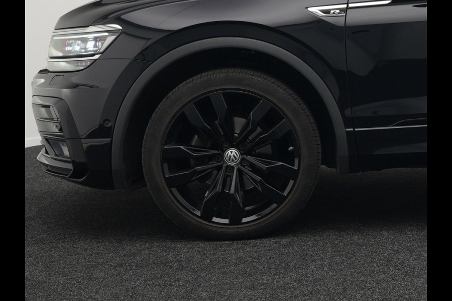 Volkswagen Tiguan Allspace 1.5 TSI R-Line DSG 150 pk | Trekhaak af Fabriek | Adaptive Cruise | Carplay | Camera | Spraakbediening |