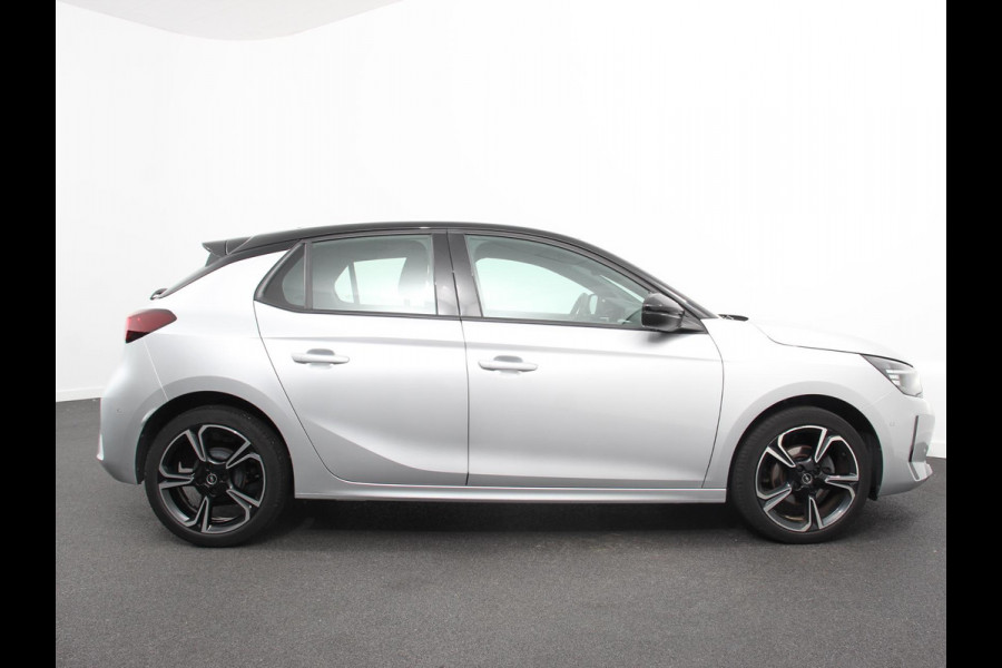 Opel Corsa 1.2 GS Panorama dak Climate Control Achteruitrij Camera Parkeersensoren Cruise control LED Verwarmde voorstoelen Stuurwiel verwarmd Apple carplay/ Android Auto