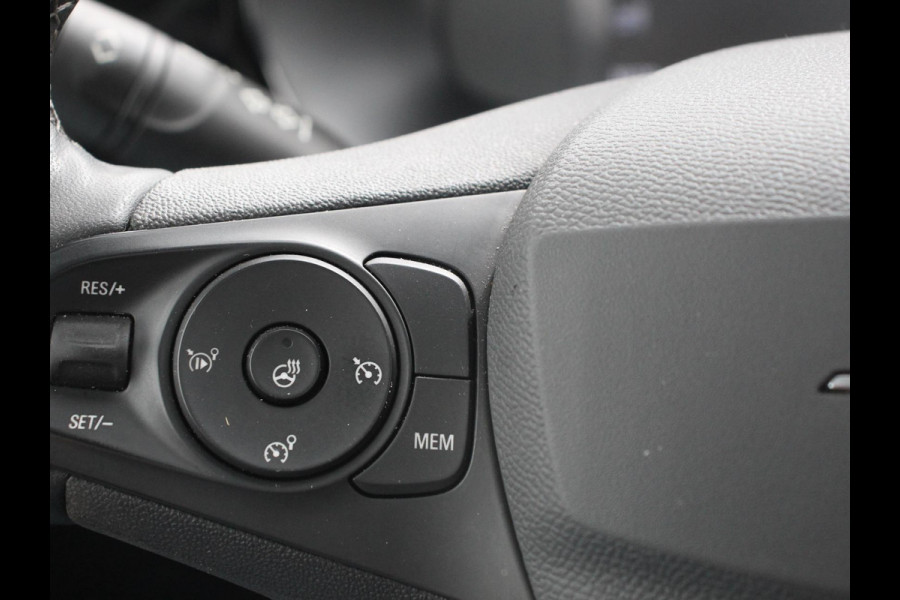Opel Corsa 1.2 GS Panorama dak Climate Control Achteruitrij Camera Parkeersensoren Cruise control LED Verwarmde voorstoelen Stuurwiel verwarmd Apple carplay/ Android Auto