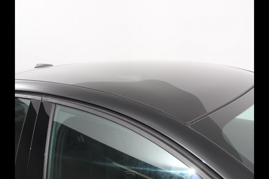 Opel Corsa 1.2 GS Panorama dak Climate Control Achteruitrij Camera Parkeersensoren Cruise control LED Verwarmde voorstoelen Stuurwiel verwarmd Apple carplay/ Android Auto