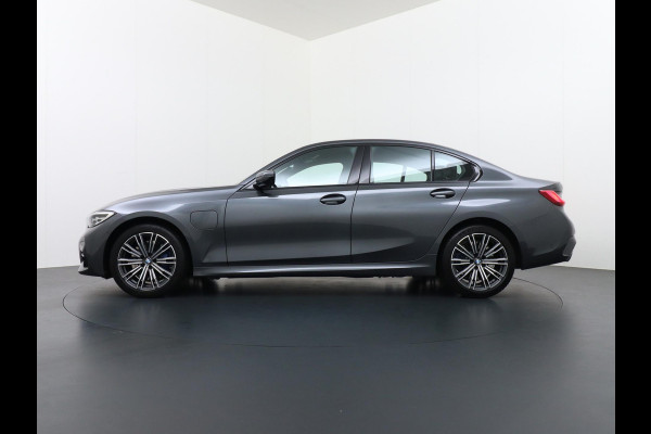BMW 3-serie 330e High Executive CAMERA | ADAP. CRUISE | RIJKLAAR INCL. 12 MND. BOVAGGARANTIE