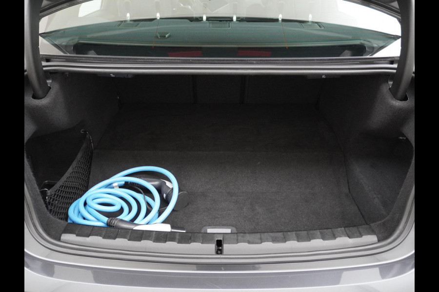 BMW 3-serie 330e High Executive CAMERA | ADAP. CRUISE | RIJKLAAR INCL. 12 MND. BOVAGGARANTIE