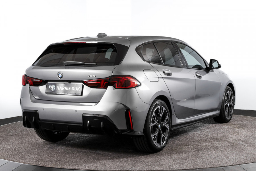 BMW 1-serie 120 M Sport (Nieuw Model) - Automaat | Dig. Cockpit | Adapt. Cruise | Stoelverw. | PDC | Camera | NAV + App. Connect | ECC | DAB | LM 18" | 0295