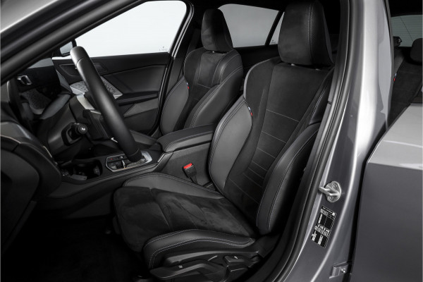 BMW 1-serie 120 M Sport (Nieuw Model) - Automaat | Dig. Cockpit | Adapt. Cruise | Stoelverw. | PDC | Camera | NAV + App. Connect | ECC | DAB | LM 18" | 0295