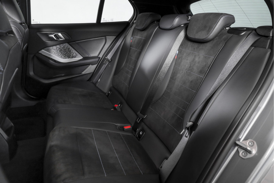 BMW 1-serie 120 M Sport (Nieuw Model) - Automaat | Dig. Cockpit | Adapt. Cruise | Stoelverw. | PDC | Camera | NAV + App. Connect | ECC | DAB | LM 18" | 0295