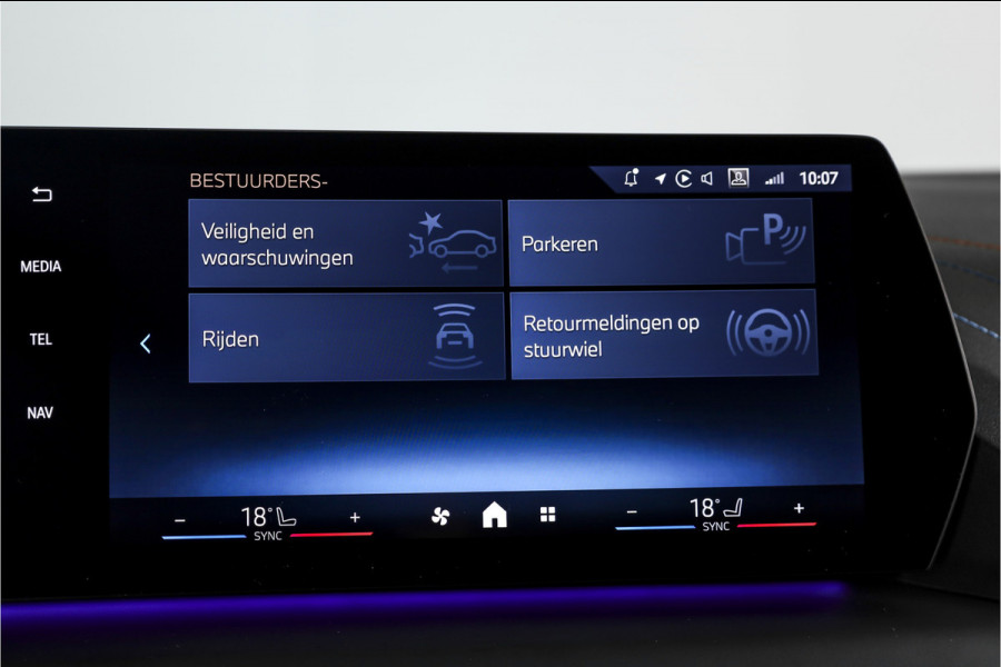 BMW 1-serie 120 M Sport (Nieuw Model) - Automaat | Dig. Cockpit | Adapt. Cruise | Stoelverw. | PDC | Camera | NAV + App. Connect | ECC | DAB | LM 18" | 0295