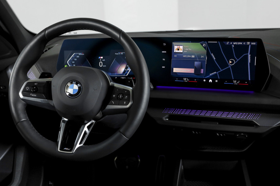 BMW 1-serie 120 M Sport (Nieuw Model) - Automaat | Dig. Cockpit | Adapt. Cruise | Stoelverw. | PDC | Camera | NAV + App. Connect | ECC | DAB | LM 18" | 0295