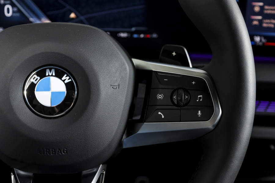 BMW 1-serie 120 M Sport (Nieuw Model) - Automaat | Dig. Cockpit | Adapt. Cruise | Stoelverw. | PDC | Camera | NAV + App. Connect | ECC | DAB | LM 18" | 0295