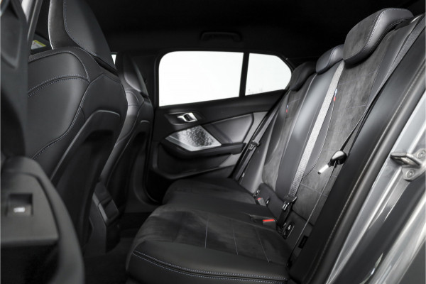 BMW 1-serie 120 M Sport (Nieuw Model) - Automaat | Dig. Cockpit | Adapt. Cruise | Stoelverw. | PDC | Camera | NAV + App. Connect | ECC | DAB | LM 18" | 0295