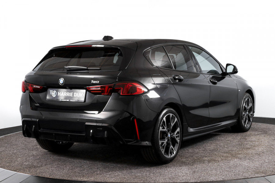 BMW 1-serie 120 M Sport (Nieuw Model) - Automaat | Dig. Cockpit | Adapt. Cruise | Stoelverw. | PDC | Camera | NAV + App. Connect | ECC | DAB | LM 18" | 4265