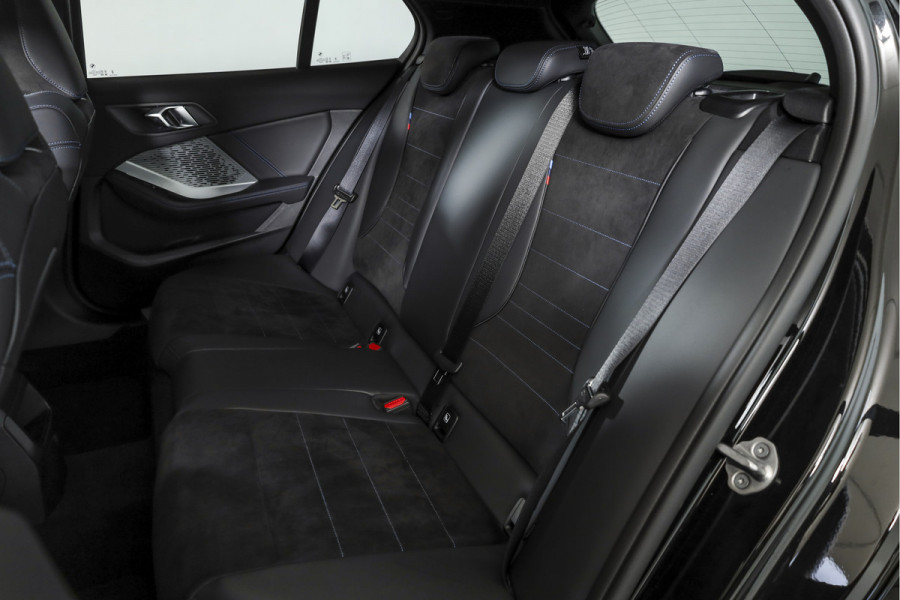 BMW 1-serie 120 M Sport (Nieuw Model) - Automaat | Dig. Cockpit | Adapt. Cruise | Stoelverw. | PDC | Camera | NAV + App. Connect | ECC | DAB | LM 18" | 4265