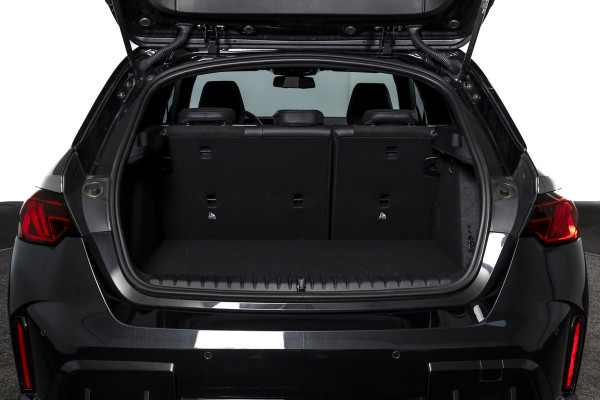BMW 1-serie 120 M Sport (Nieuw Model) - Automaat | Dig. Cockpit | Adapt. Cruise | Stoelverw. | PDC | Camera | NAV + App. Connect | ECC | DAB | LM 18" | 4265