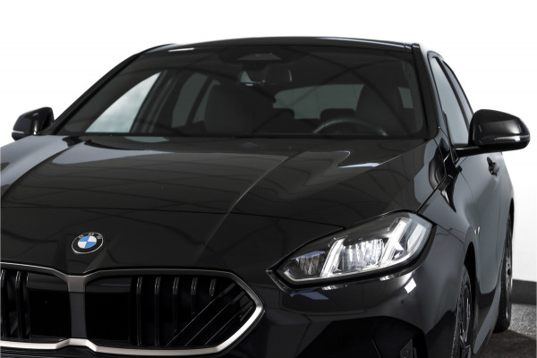 BMW 1-serie 120 M Sport (Nieuw Model) - Automaat | Dig. Cockpit | Adapt. Cruise | Stoelverw. | PDC | Camera | NAV + App. Connect | ECC | DAB | LM 18" | 4265