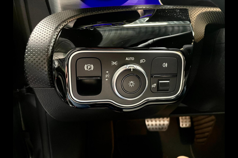 Mercedes-Benz CLA-Klasse AMG 35 4MATIC Premium Plus PANO
