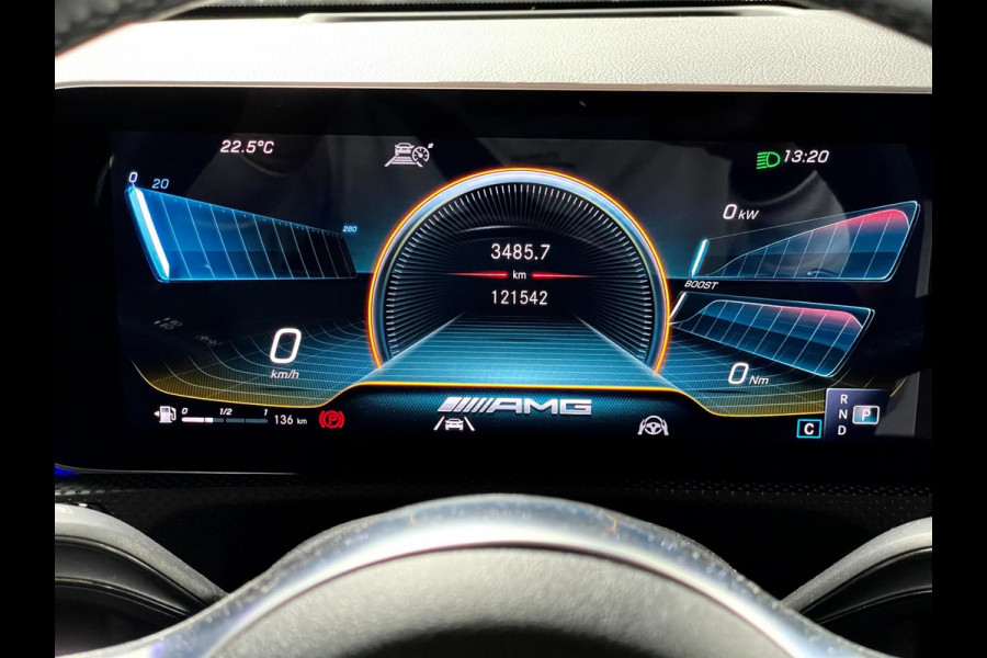 Mercedes-Benz CLA-Klasse AMG 35 4MATIC Premium Plus PANO