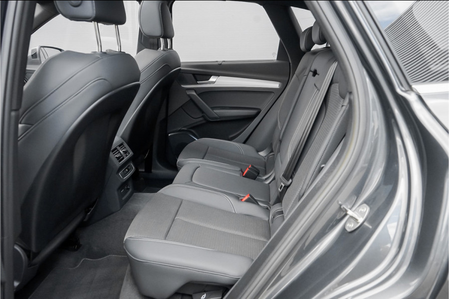 Audi Q5 50 TFSI e S Edition Pano Luchtvering ACC Camera Trekhaak