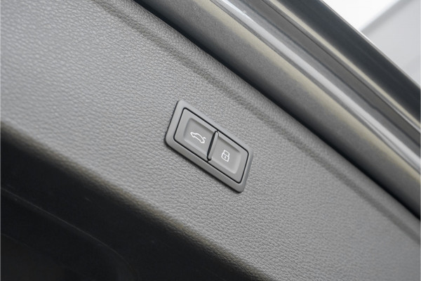 Audi Q5 50 TFSI e S Edition Pano Luchtvering ACC Camera Trekhaak
