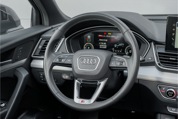 Audi Q5 50 TFSI e S Edition Pano Luchtvering ACC Camera Trekhaak