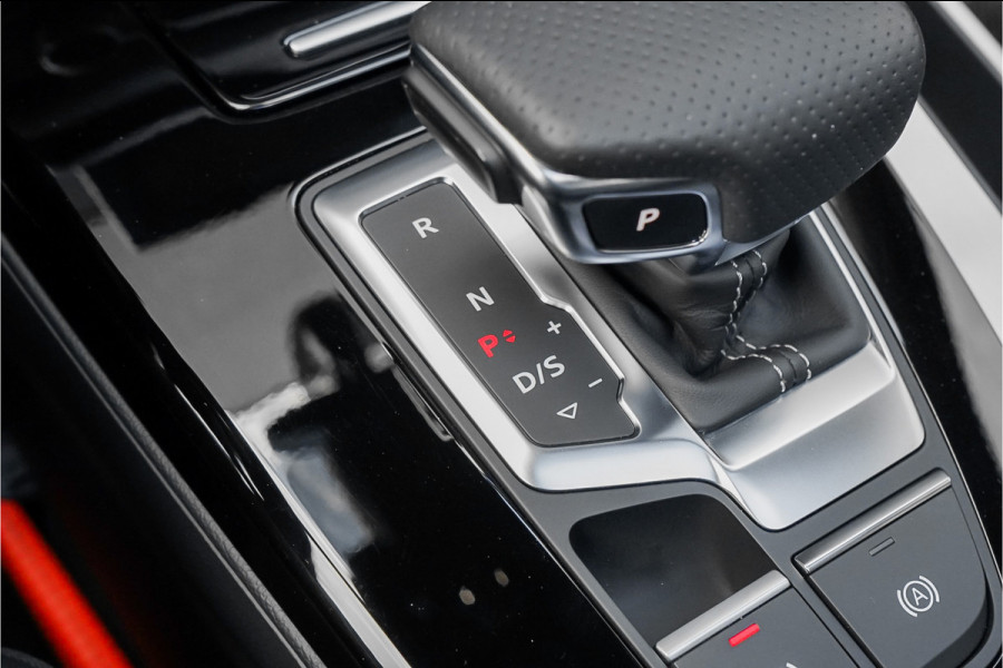 Audi Q5 50 TFSI e S Edition Pano Luchtvering ACC Camera Trekhaak