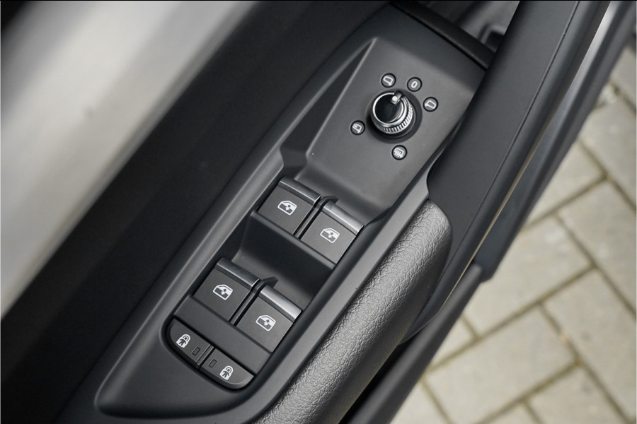 Audi Q5 50 TFSI e S Edition Pano Luchtvering ACC Camera Trekhaak