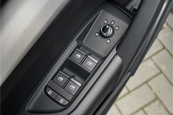 Audi Q5 50 TFSI e S Edition Pano Luchtvering ACC Camera Trekhaak