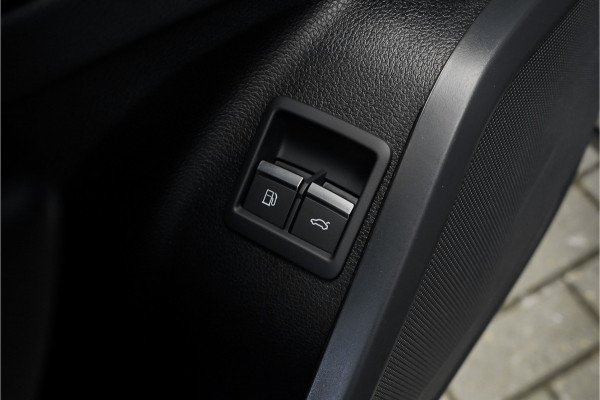Audi Q5 50 TFSI e S Edition Pano Luchtvering ACC Camera Trekhaak