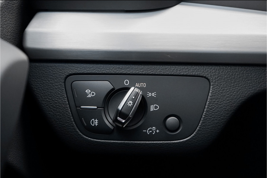 Audi Q5 50 TFSI e S Edition Pano Luchtvering ACC Camera Trekhaak