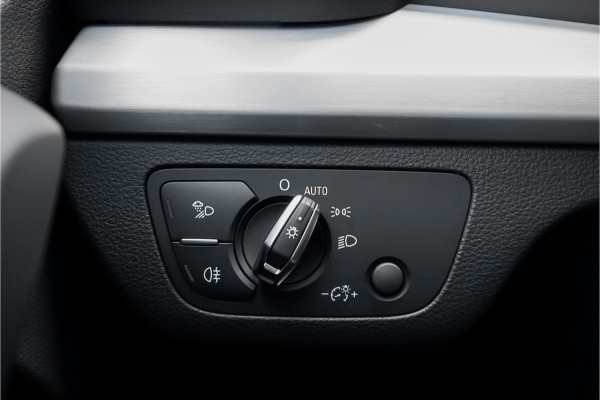 Audi Q5 50 TFSI e S Edition Pano Luchtvering ACC Camera Trekhaak