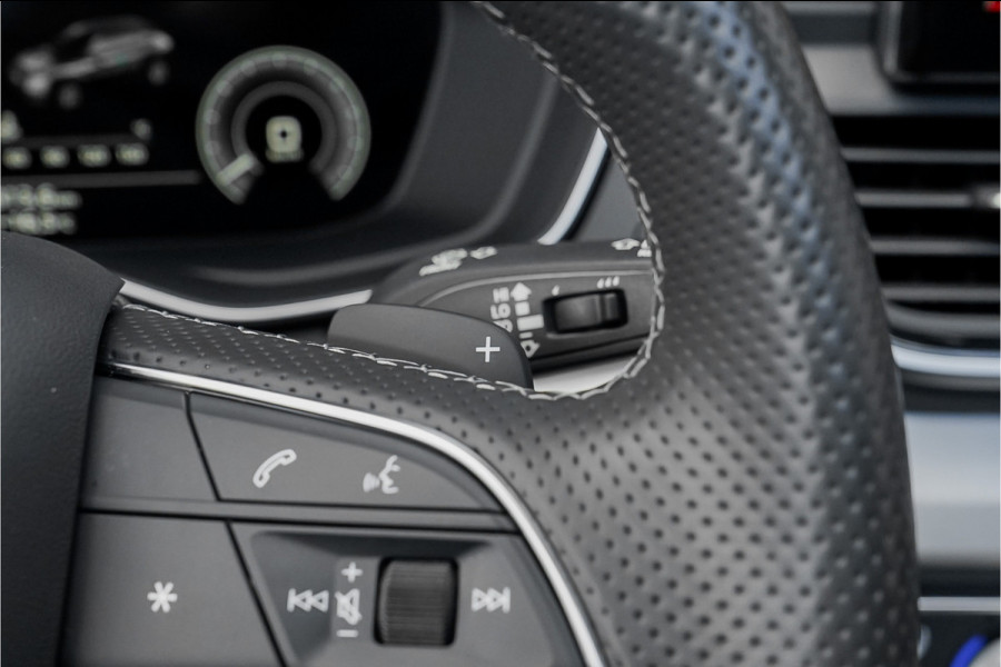 Audi Q5 50 TFSI e S Edition Pano Luchtvering ACC Camera Trekhaak