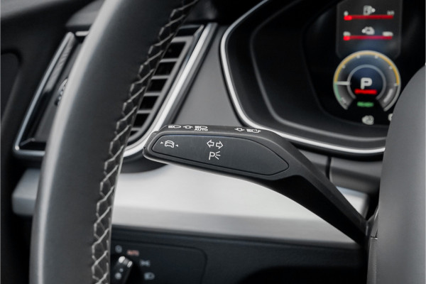 Audi Q5 50 TFSI e S Edition Pano Luchtvering ACC Camera Trekhaak