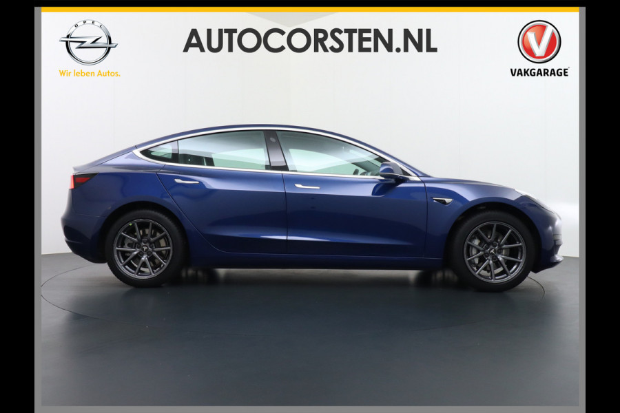 Tesla Model 3 RWD SR+ 60kWh 325PK Lmv 18" AutoPilot Leder PanoDak Adaptive-Cruise Lmv Camera's Elektr.-Stuur+Stoelen+Spiegels+Geheugen+Easy-En Navi LED Comfortstoelen ACC DAB Keyless en Voorverwarmen interieur via App One-Pedal-Drive Origineel Nederlandse auto tot 11kw laden thuis! Garantie Accu tot 10-03-2027 max 160.000km 1.584kg licht!